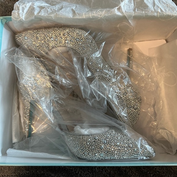 Blue by Betsey Johnson Hazil Jeweled Bridal Pointed Toe Stiletto Pumps size 9 - Picture 13 of 14